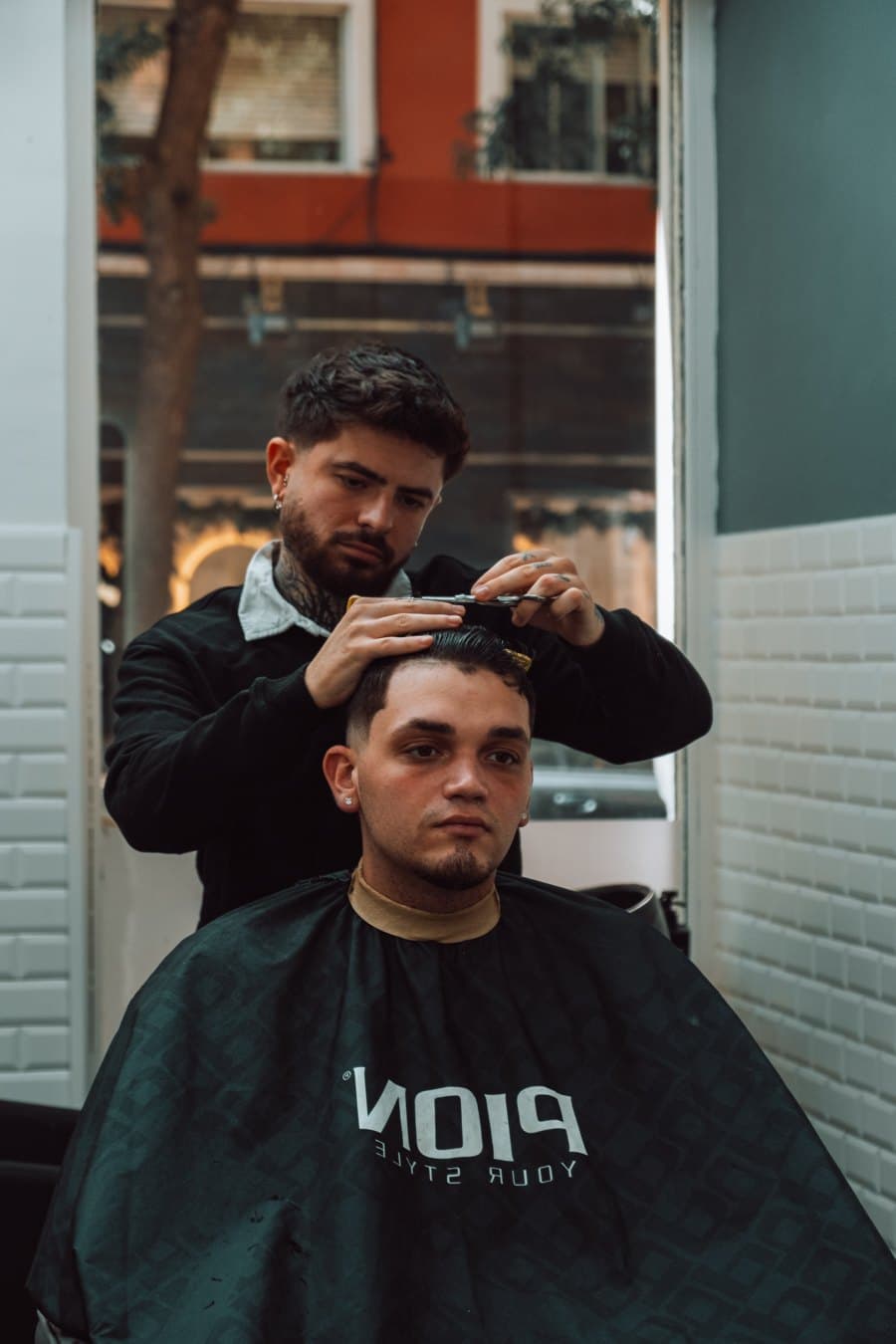 Adán trabajando un corte